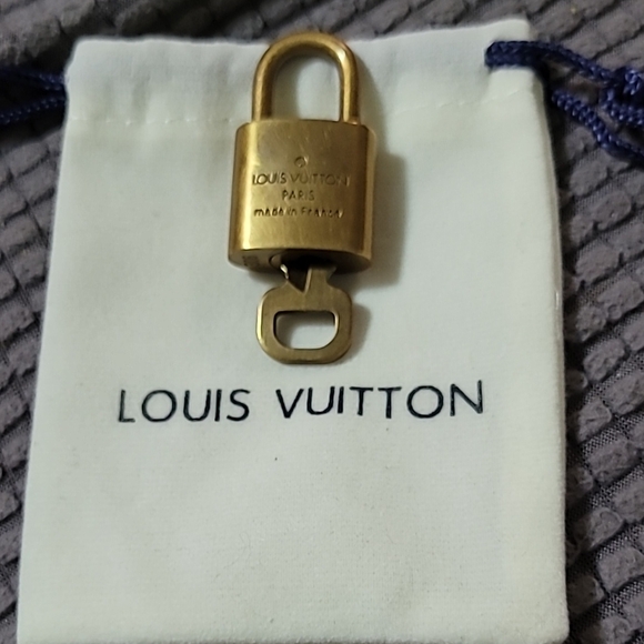 AUthentic Louis Vuitton Gold Padlock Key 306 & Pouch - Picture 2 of 4